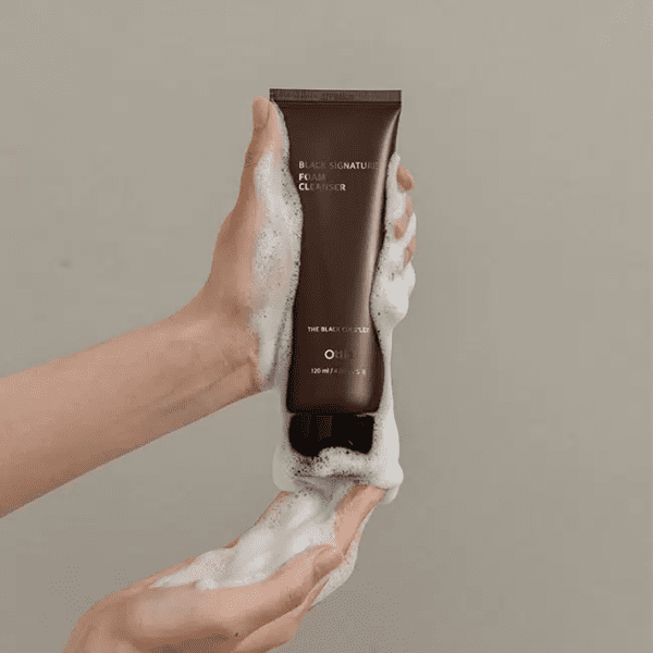 OTTIE Black Signature Foam Cleanser Пенка с муцином улитки и экстрактом черного чая (120 мл)