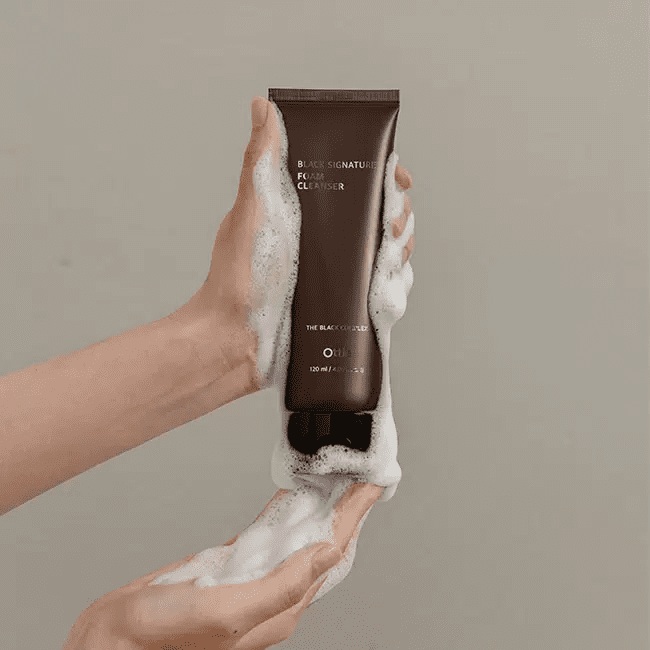 OTTIE Black Signature Foam Cleanser Пенка с муцином улитки и экстрактом черного чая (120 мл)