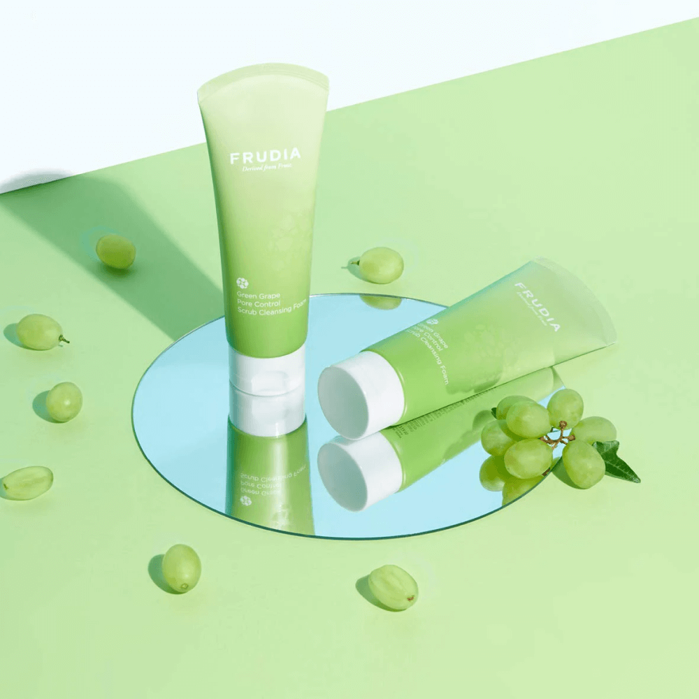 Frudia Скраб-пенка для умывания с виноградом - Green grape pore control scrub cleansing foam, 145мл