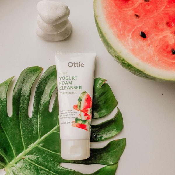 Ottie Fruits Yogurt foam Cleanser Фруктовая йогуртовая пенка для очищения (150 мл) арбуз