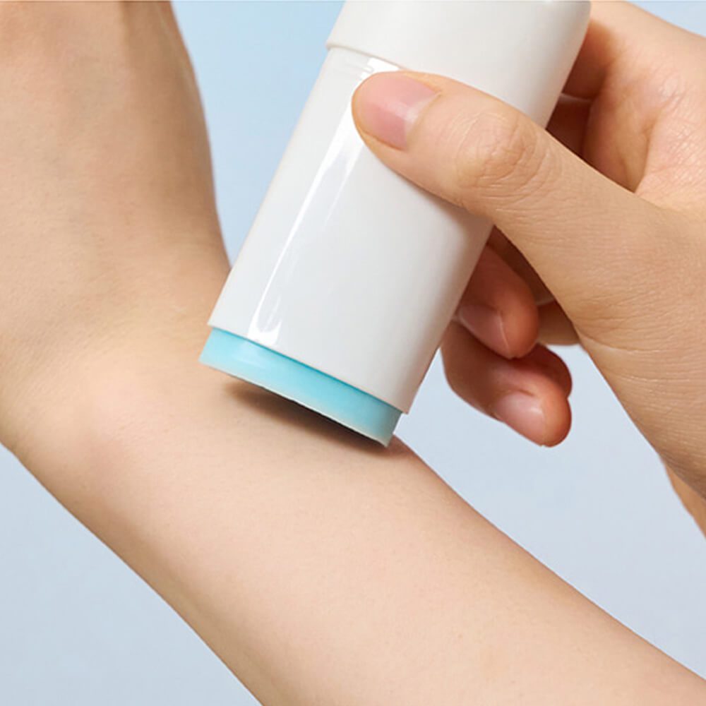 SKIN1004 Солнцезащитный стик с шёлковым финишем Hyalu-Cica Silky-Fit Sun Stick SPF50+PA++++ 20 г