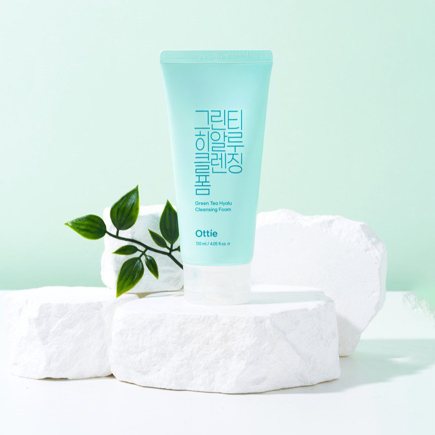 Ottie Очищающая пенка для умывания с экстрактом зеленого чая Green Tea Hyalu