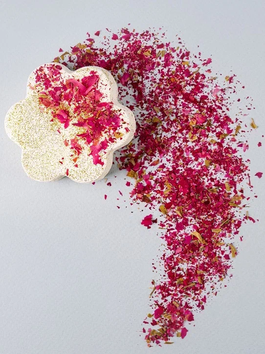 Dusha Твердая пена - цветок  Miss Rosi белый с розами, аромат ягод и фрутов,